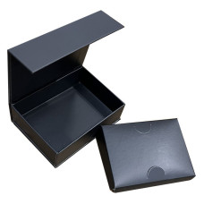 Musta lahjakorttirasia magneettisuljuksella 100x75x30 mm (100 kpl)