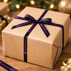 Lahjanauha omalla painatuksella 10 mm, 3000 metriä (300 m/rulla x 10 rullaa) Lahjanauha omalla painatuksella 10 mm, 3000 metriä (300 m/rulla x 10 rullaa)